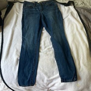 Universal thread mid rise skinny jeans!!